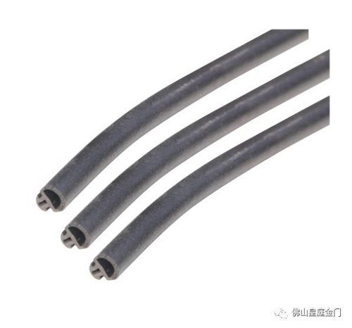 冬天寒氣逼人，不怕，這里有皇庭金門(mén)鋁合金門(mén)窗