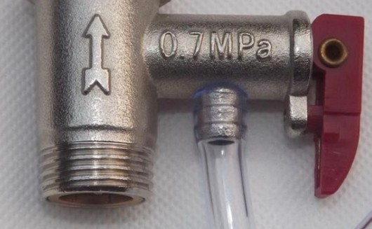 電熱水器加熱時(shí)水管老滴水，需要找到解決方法才行